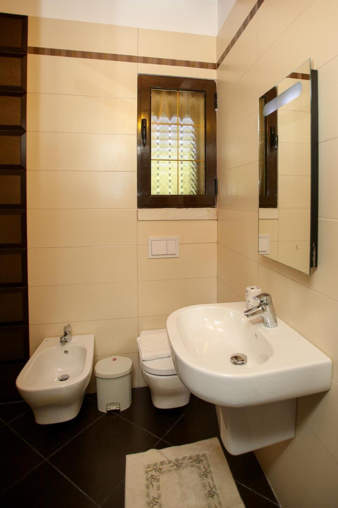 Dapaj Luxury * Vlorë